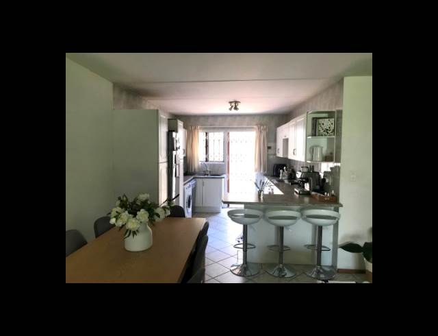 2 bed property to rent in GREENSIDE