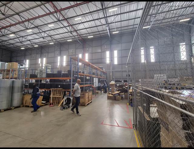 2,015M² WAREHOUSE TO LET IN POMONA