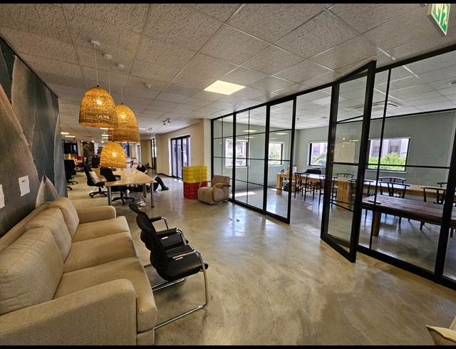 877M² OFFICE TO LET IN CENTURY CITY