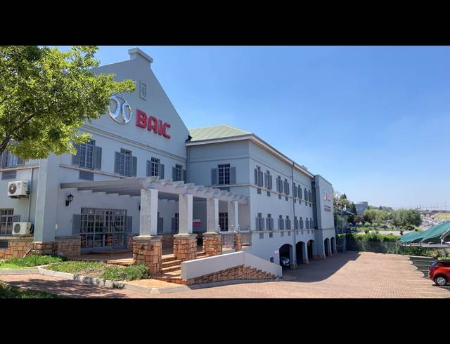 2,168M² WAREHOUSE TO LET IN LINBRO PARK