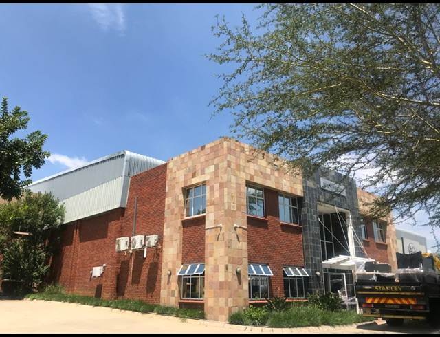 1,320M² WAREHOUSE TO LET IN LONGMEADOW
