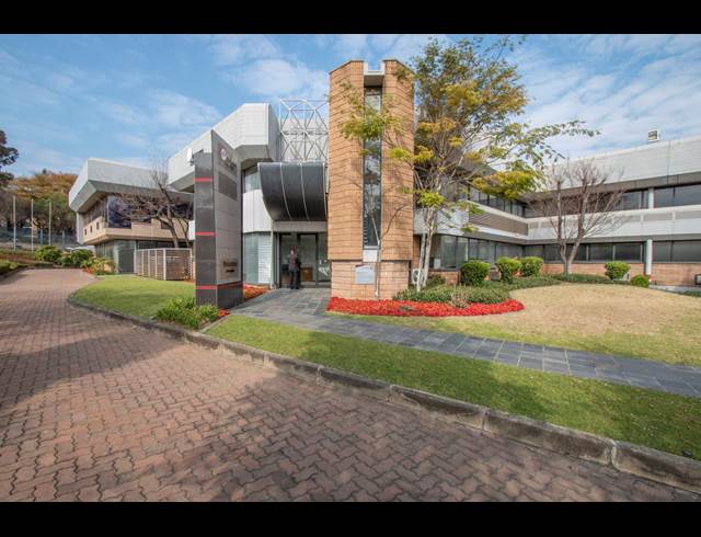 2,359M² WAREHOUSE TO LET IN HALFWAY HOUSE