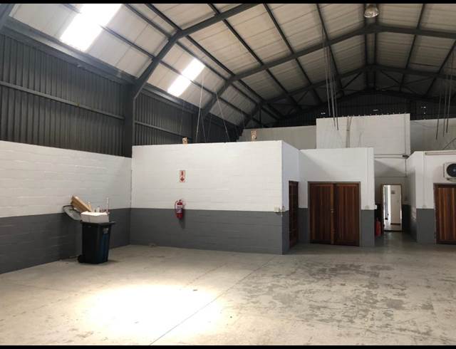 800M² WAREHOUSE TO LET IN STIKLAND INDUSTRIAL