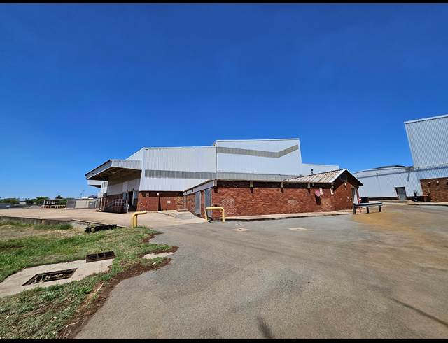 1,490M² WORKSHOP TO LET IN ROSSLYN