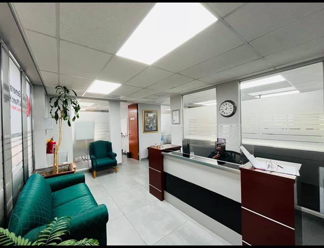 206M² OFFICE TO LET IN VORNA VALLEY