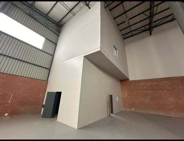 677M² WAREHOUSE TO LET IN COSMO BUSINESS PARK