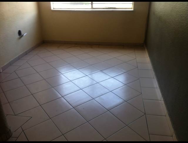 1 bed property to rent in WEST TURFFONTEIN