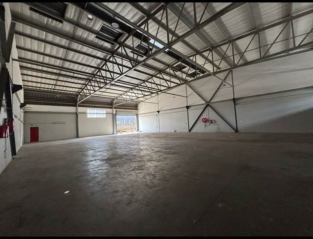 734M² WAREHOUSE TO LET IN JET PARK