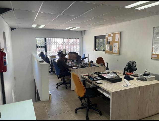 249M² WAREHOUSE TO LET IN WESTLAKE