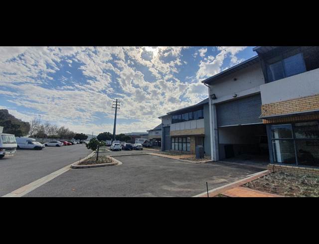 400M² WAREHOUSE TO LET IN AIRPORT INDUSTRIA