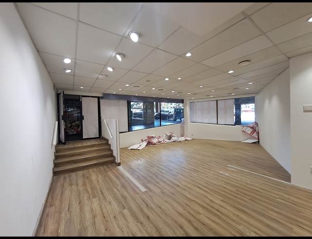 111M² RETAIL TO LET IN DUNKELD WEST