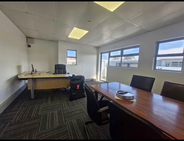 495M² WAREHOUSE TO LET IN STIKLAND INDUSTRIAL