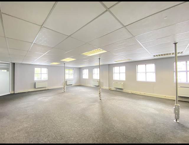 399M² OFFICE TO LET IN KENILWORTH