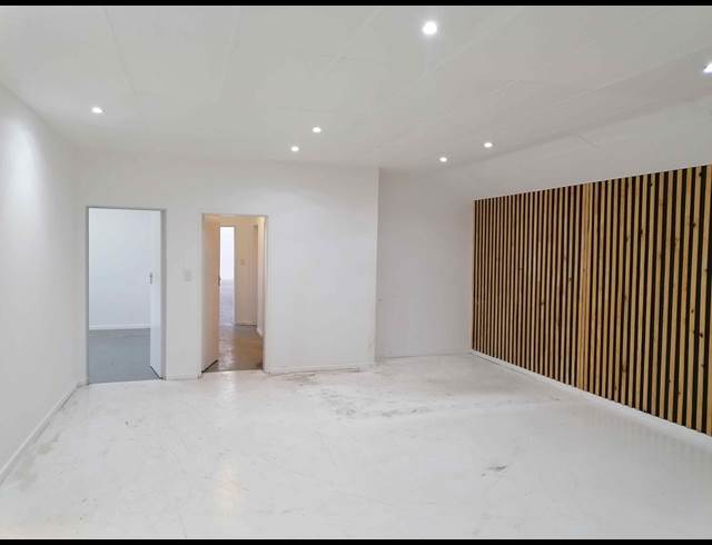925M² WAREHOUSE TO LET IN PAROW INDUSTRIAL