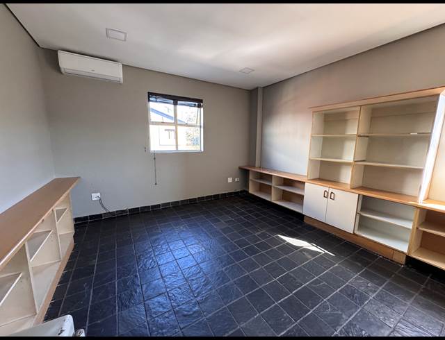 1,248M² WAREHOUSE TO LET IN GLEN ANIL
