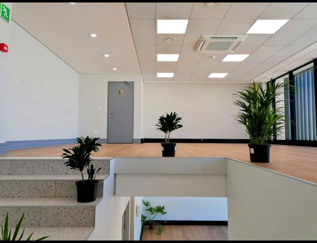 428M² WAREHOUSE TO LET IN STIKLAND INDUSTRIAL