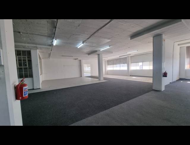 850M² WAREHOUSE TO LET IN SALT RIVER