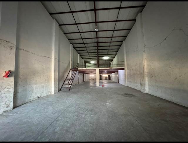 510M² WAREHOUSE TO LET IN CROWN