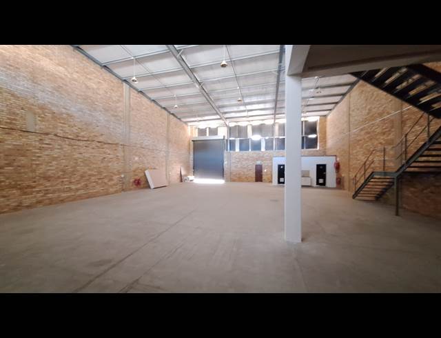 680M² WAREHOUSE TO LET IN NORTH RIDING