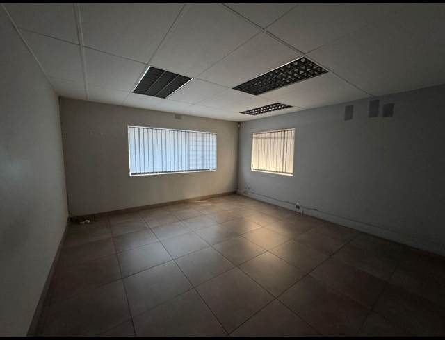 2,300M² WAREHOUSE TO LET IN ROBERTVILLE