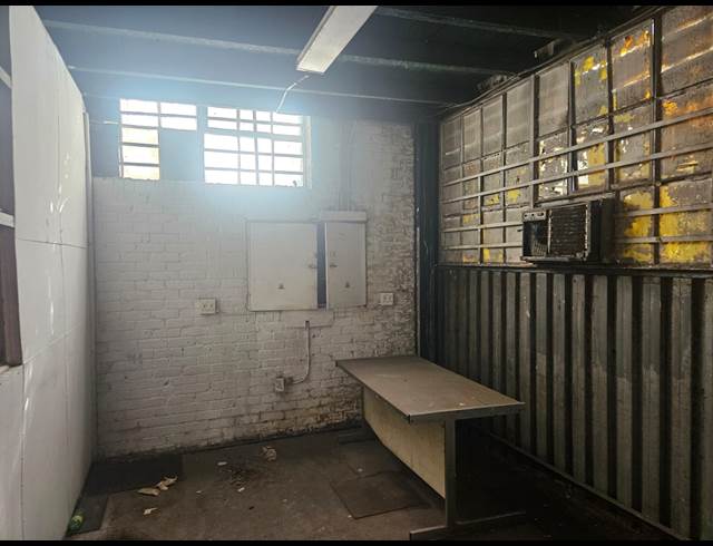 750M² WAREHOUSE TO LET IN INDUSTRIA WEST