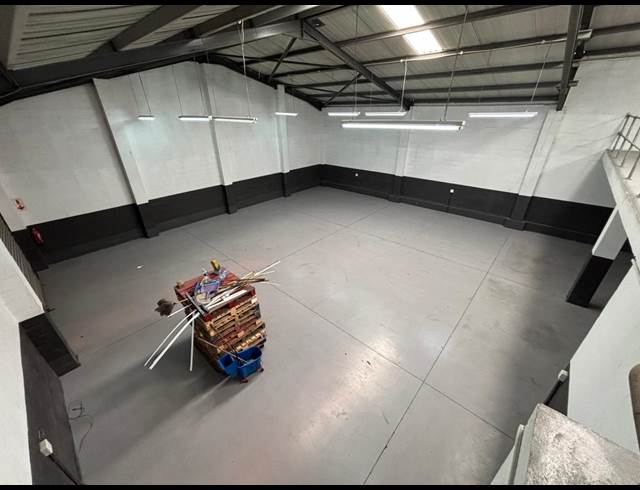 420M² WAREHOUSE TO LET IN EPPING INDUSTRIAL