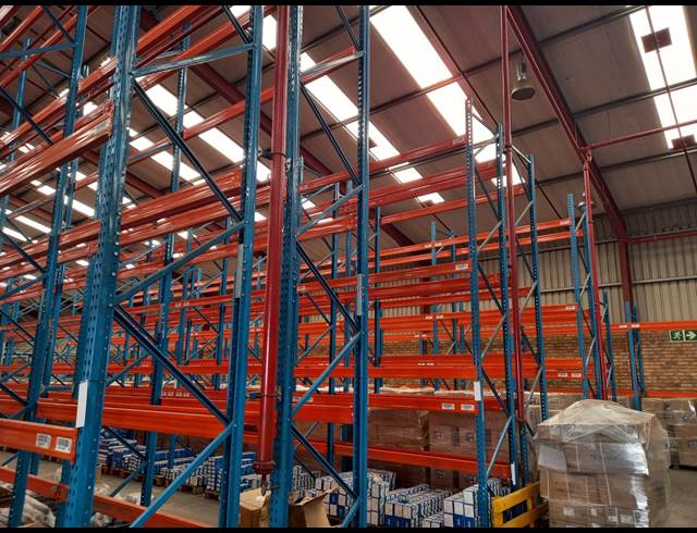 1,530M² WAREHOUSE TO LET IN POMONA