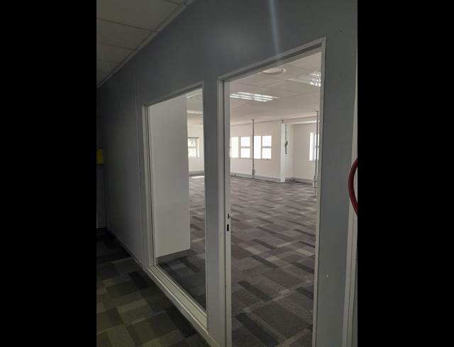 147M² OFFICE TO LET IN LAKEFIELD