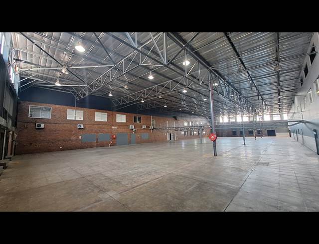 5,700M² WAREHOUSE TO LET IN FLORIDA GLEN