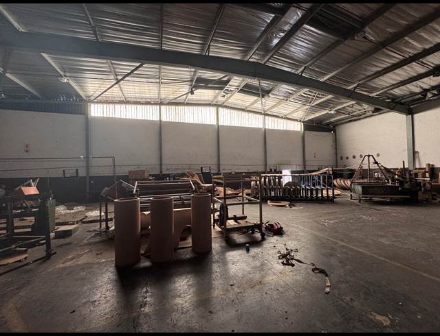 850M² WAREHOUSE TO LET IN SPRINGFIELD