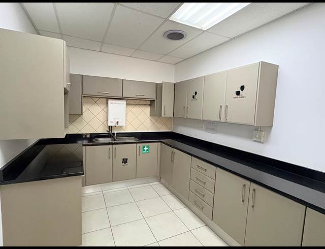780M² OFFICE TO LET IN MIDRIDGE PARK