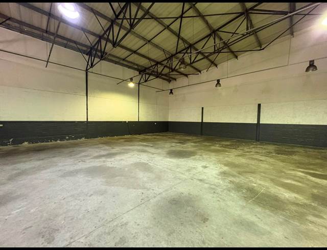 329M² WAREHOUSE TO LET IN PAARDEVLEI