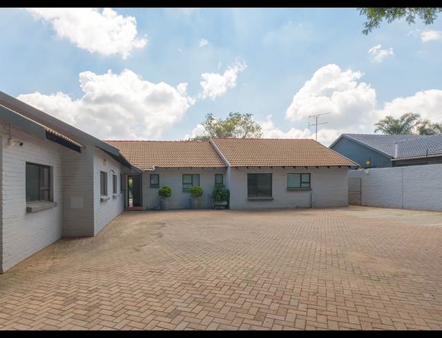 4 BEDROOM HOUSE RENTED IN RANDPARK RIDGE
