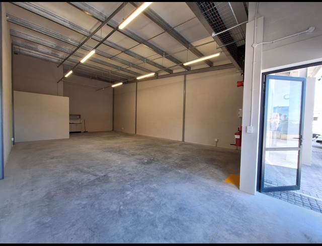 110M² WAREHOUSE TO LET IN MILNERTON CENTRAL