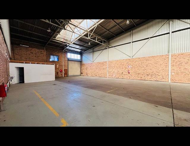 850M² WAREHOUSE TO LET IN STORMILL