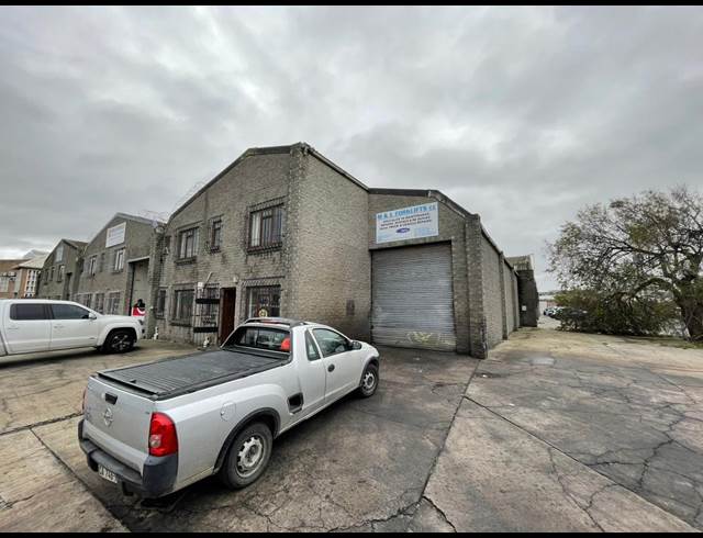 300M² WAREHOUSE TO LET IN PAROW INDUSTRIAL