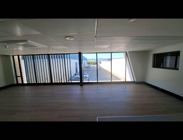 428M² WAREHOUSE TO LET IN STIKLAND INDUSTRIAL