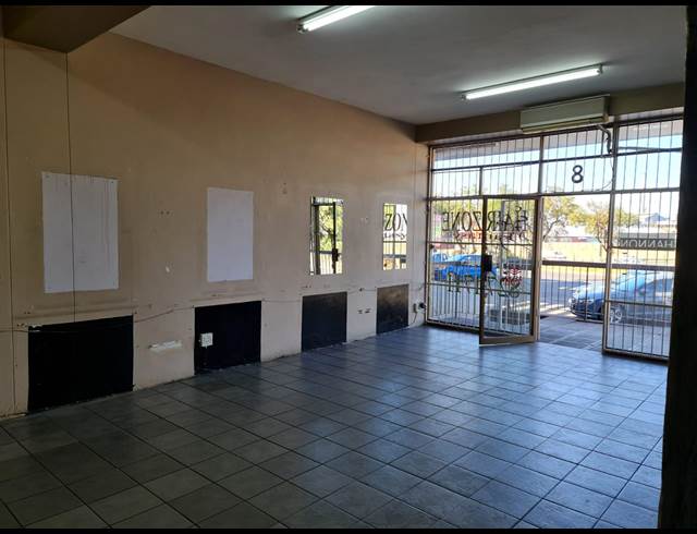 180M² RETAIL TO LET IN ESTERA