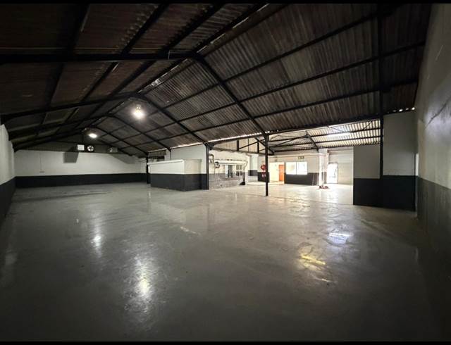 1,061M² WAREHOUSE TO LET IN LANSDOWNE
