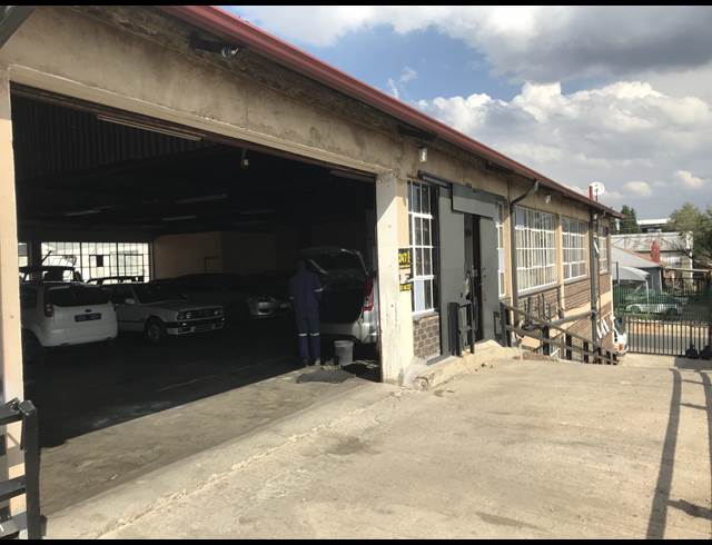 724M² WAREHOUSE TO LET IN KEW