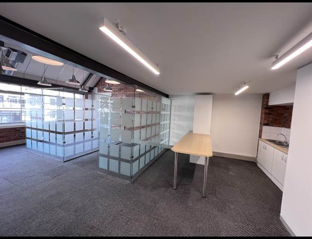 204M² OFFICE TO LET IN GREEN POINT