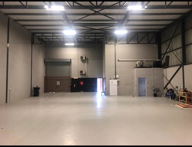 519M² WAREHOUSE TO LET IN STIKLAND INDUSTRIAL