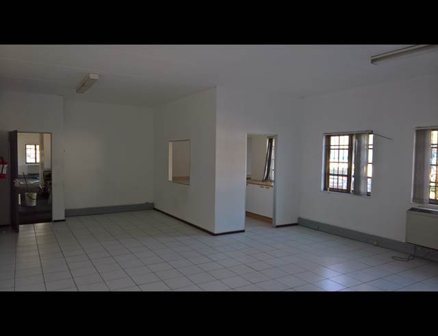 1,200M² WAREHOUSE TO LET IN HALFWAY HOUSE