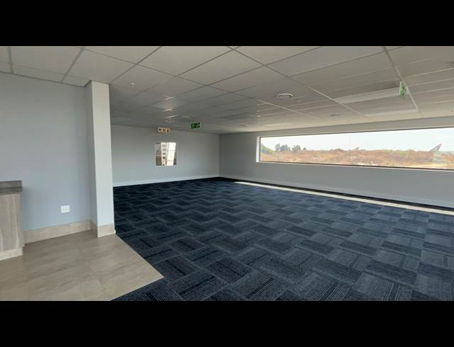 2,208M² WAREHOUSE TO LET IN AIRPORT PARK