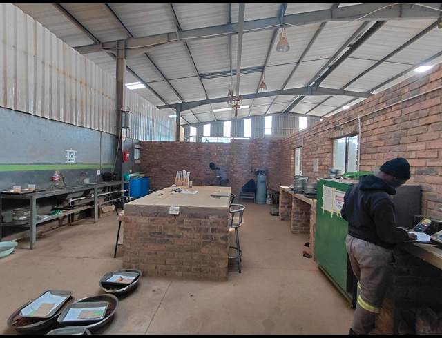 800M² WAREHOUSE TO LET IN CLAYVILLE