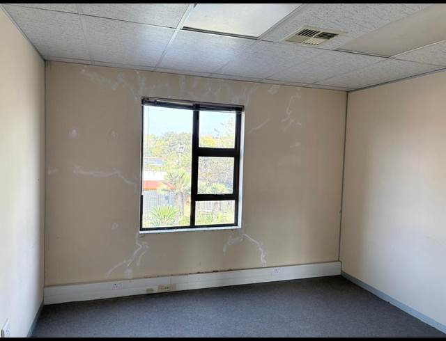 140M² OFFICE TO LET IN FOURWAYS