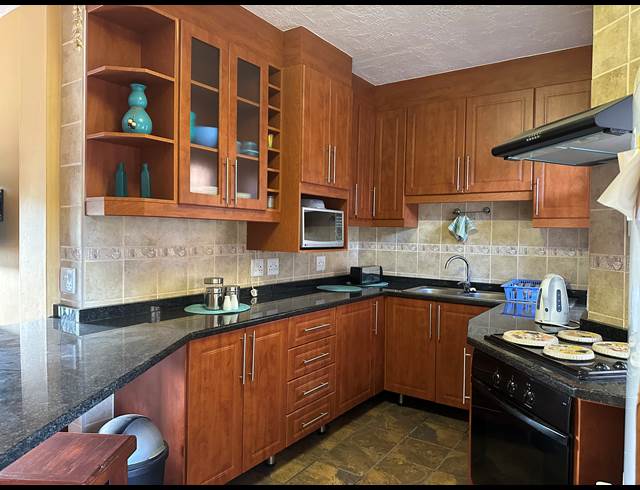 2 BEDROOM APARTMENT TO LET IN UVONGO BEACH