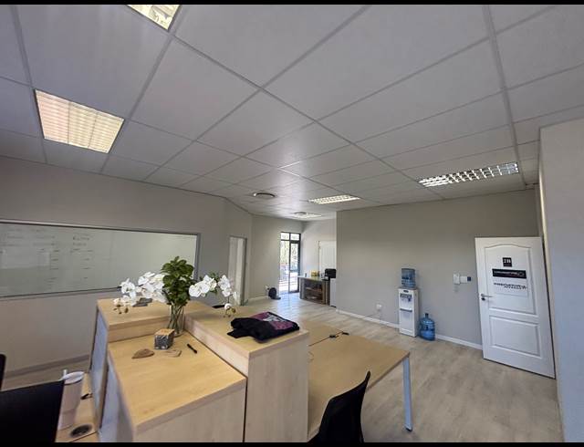 91M² OFFICE TO LET IN PAARDEVLEI