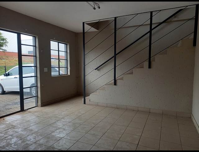 378M² WAREHOUSE TO LET IN POMONA