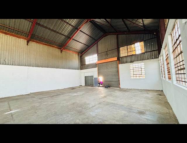 360M² WAREHOUSE TO LET IN ROODEPOORT
